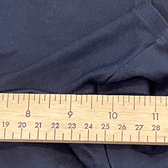 Under Armour women’s medium black Training / running Shorts - Picture 11 of 16